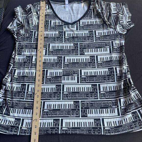 Lularoe Shirt Womens 3XL Black White Keyboard Piano Print Stretchy Music Graphic - Picture 8 of 9